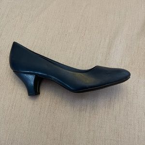 Women’s size 10 easy street blue pump